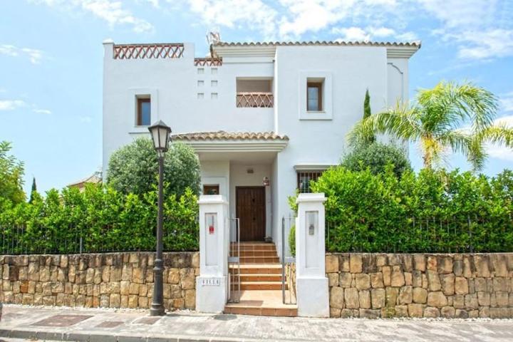 Chalet en venta en Estepona, Costa del Sol Occidental - Área de Estepona photo 0