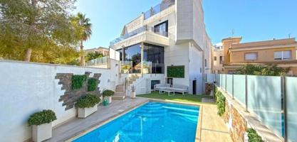 Chalet en venta en Orihuela Costa photo 0