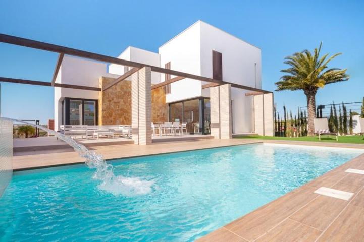 Chalet en venta en Orihuela Costa, Campoamor photo 0