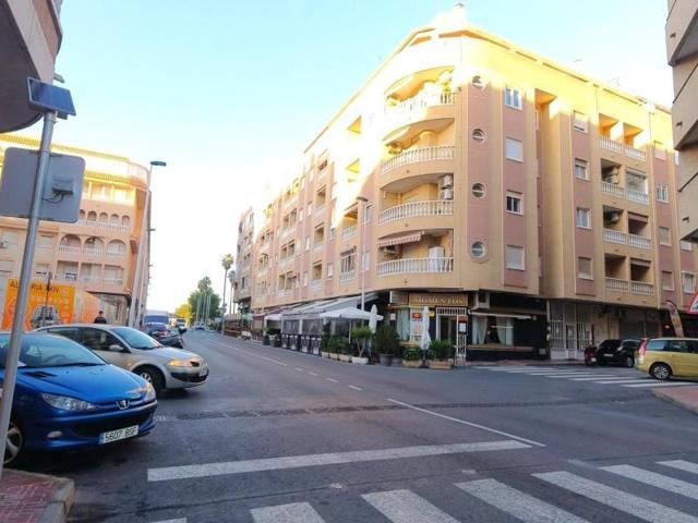 Apartamento en venta en Torrevieja photo 0