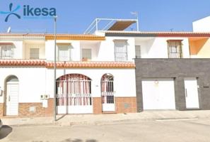 Adosada en venta en Arahal, Andalucia photo 0