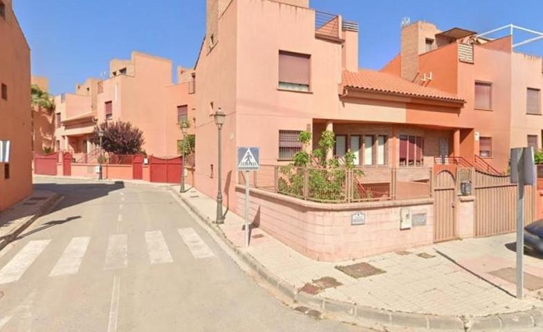 Adosada en venta en Las Gabias, HÍJAR photo 0