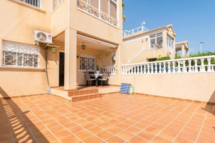 Bungalow en venta en Torrevieja, Torretas photo 0