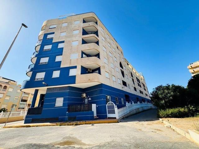 Apartamento en venta en Torrevieja, La Mata pueblo photo 0