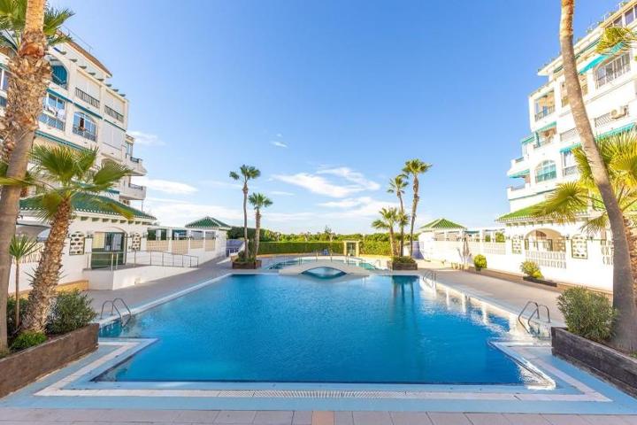 Apartamento en venta en Torrevieja photo 0