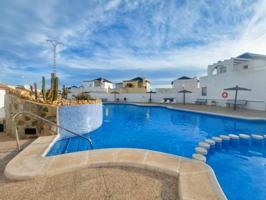 Bungalow en venta en Torrevieja, Los altos photo 0