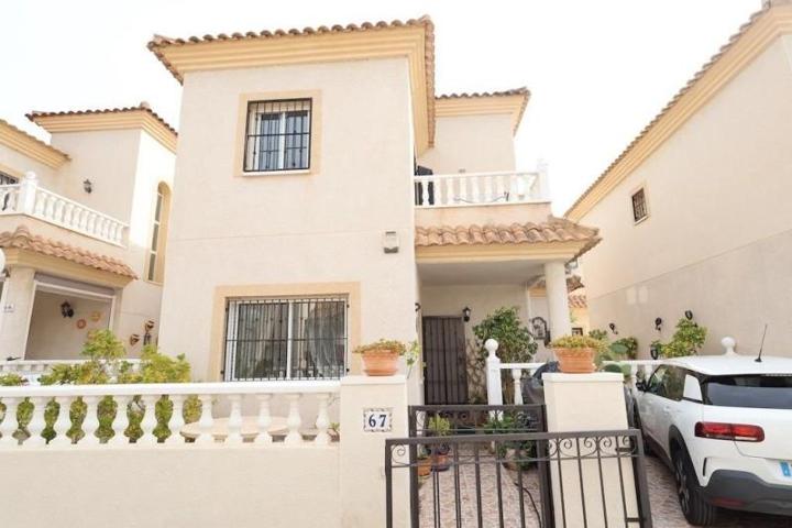 Chalet en venta en Orihuela Costa photo 0