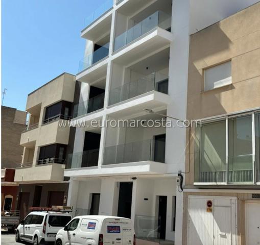 Apartamento en venta en Guardamar del Segura, CENTRO photo 0