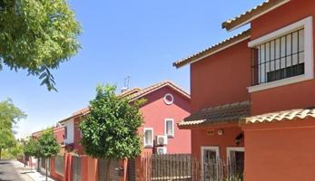 Adosada en venta en Bormujos, Centro photo 0