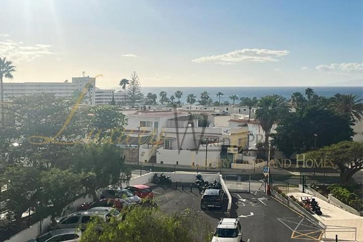 Apartamento en venta en Playa de las Américas, Calle Venezuela, 38660 photo 0