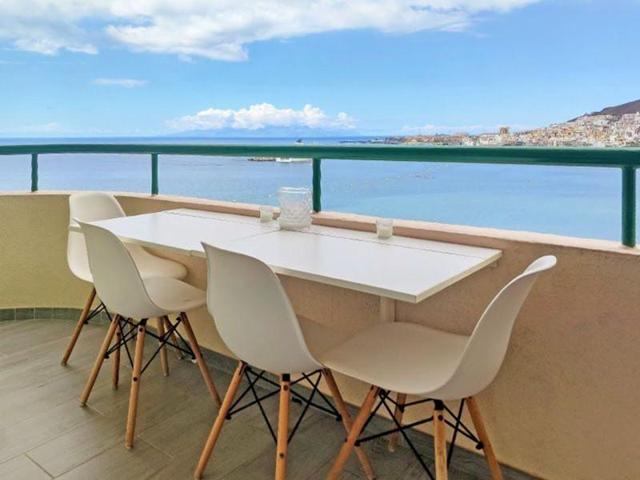 Piso en venta en Arona photo 0