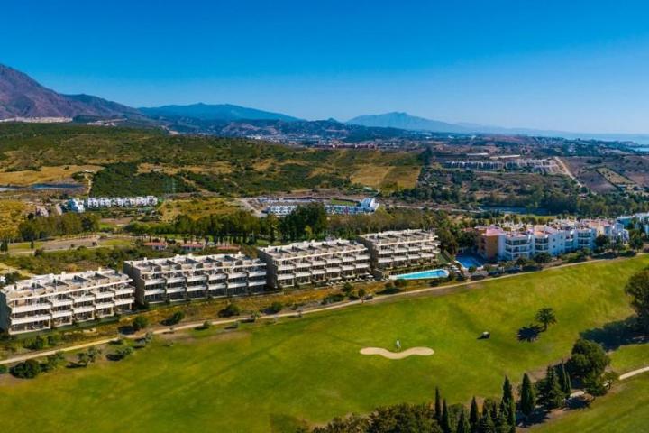 Apartamento en venta en Estepona, Estepona Golf, Estepona West photo 0