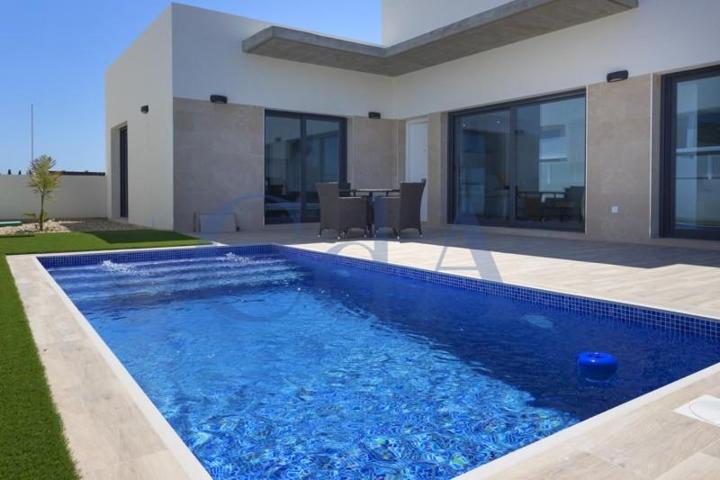 Chalet en venta en Daya Nueva photo 0