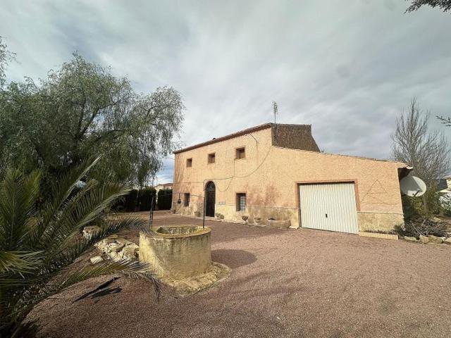 Casa con terreno en venta en Pinoso photo 0