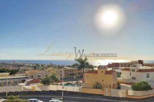 Apartamento en venta en Adeje, Calle el Sauce, 38660 photo 0