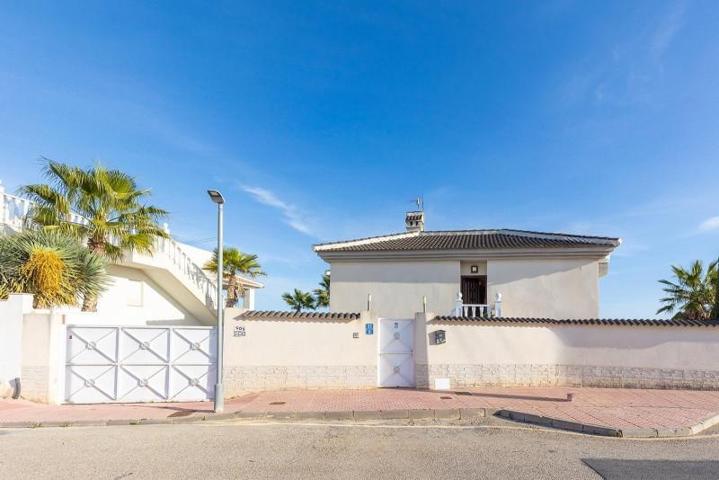 Chalet en venta en Rojales, Campo de golf la marquesa photo 0