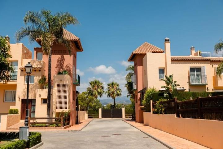 Casas de pueblo en venta en Marbella, Nueva Andalucia - Condes de Iza photo 0