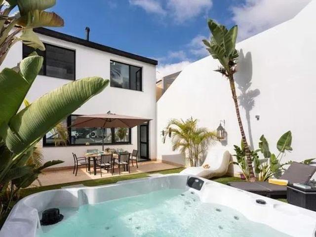 Chalet en venta en Arona photo 0