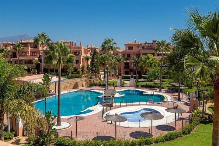 Apartamento en venta en Estepona, Estepona East - Hacienda del Sol photo 0