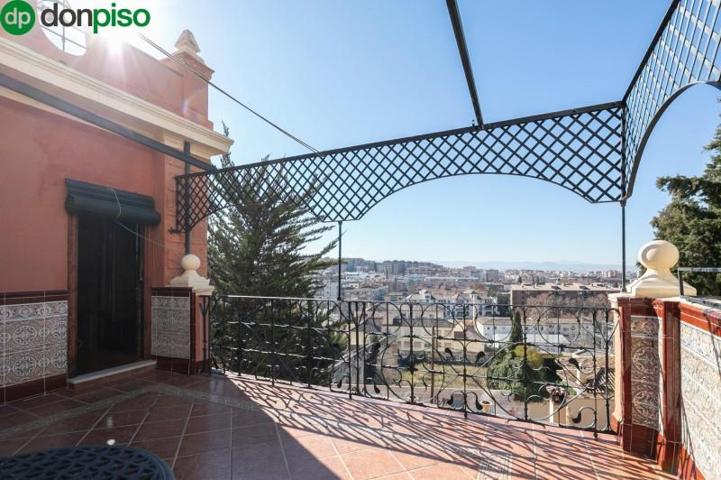 Casa en venta en Granada, Paseo de la bomba photo 0