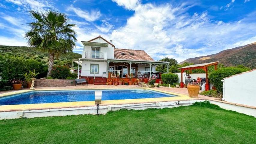 Casa con terreno en venta en Estepona, La Gaspara, Estepona photo 0