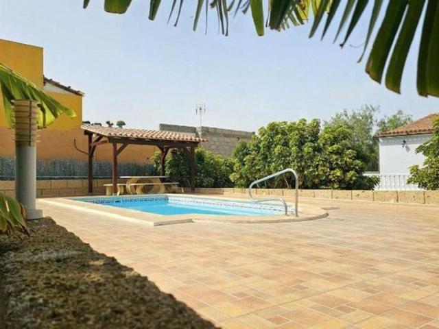 Chalet en venta en Arona photo 0