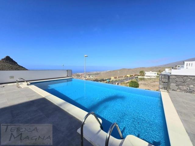 Chalet en venta en Adeje photo 0