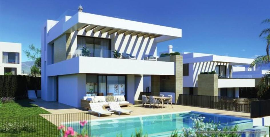 Chalet en venta en Estepona, Atalaya, New Golden Mile photo 0