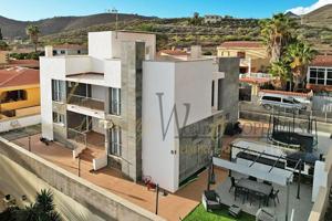 Chalet en venta en Arona, Calle las Rosas, 38631 photo 0