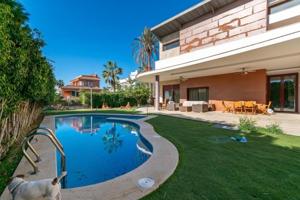 Chalet en venta en San Juan playa, Cabo de las Huertas photo 0
