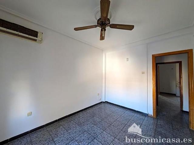 Piso en venta en Linares, Calle Velarde, 23700 photo 0