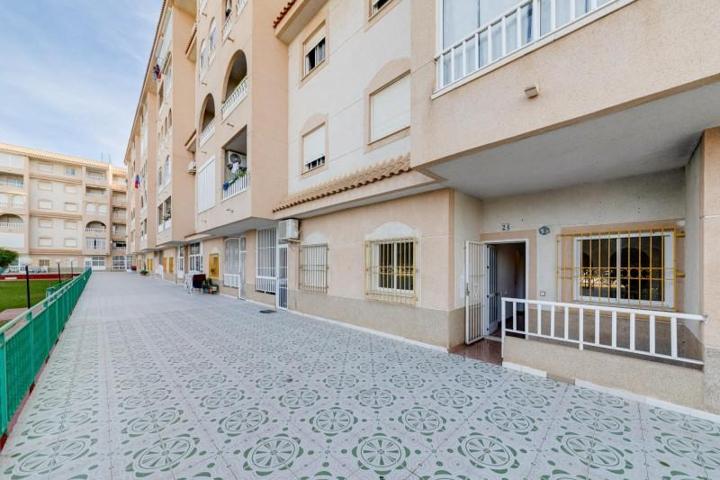 Apartamento en venta en Torrevieja, Centro photo 0