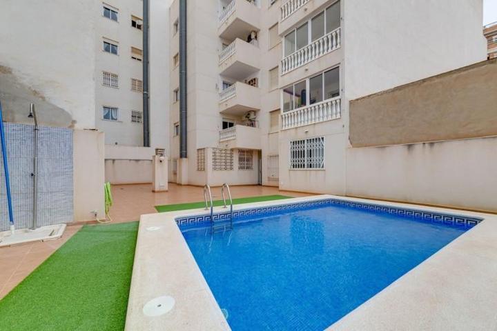 Piso en venta en Torrevieja, Baix Segura photo 0