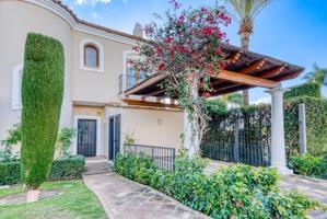 Adosada en venta en Estepona, Paraíso Hills photo 0