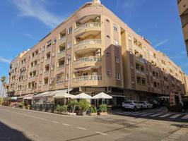 Apartamento en venta en Torrevieja, Centro photo 0