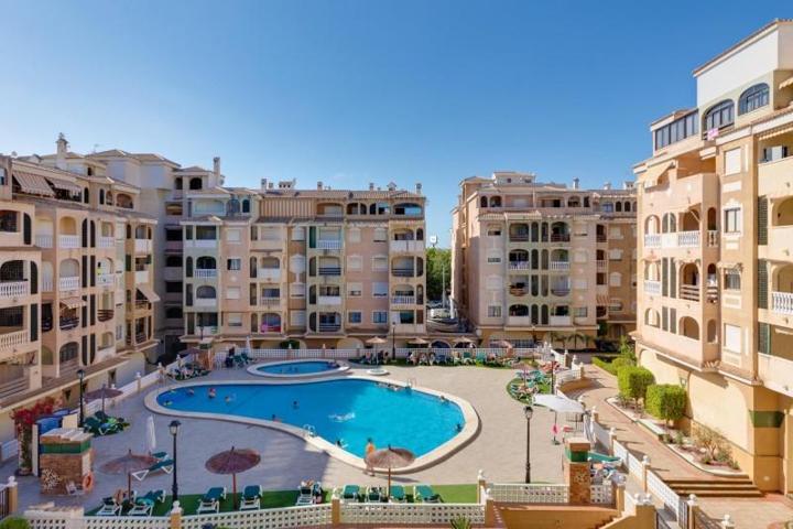 Apartamento en venta en Torrevieja, Centro photo 0