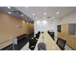 Local comercial en venta en Barcelona, La Prosperitat photo 0