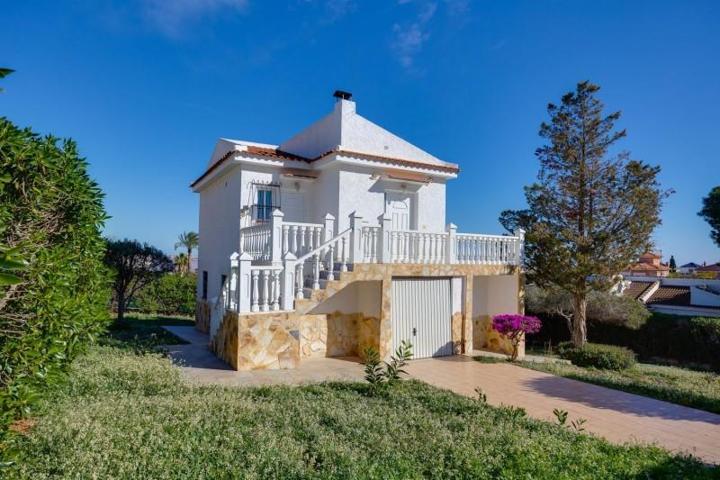 Chalet en venta en Torrevieja, Baix Segura photo 0