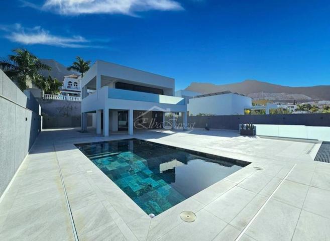 Chalet en venta en Adeje, El Madroñal photo 0