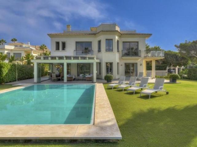 Chalet en venta en Marbella, Marbella Este - Costabella photo 0