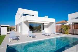 Chalet en venta en Los Montesinos, La herrada photo 0