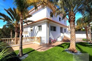 Chalet en venta en Orihuela Costa, Campoamor photo 0