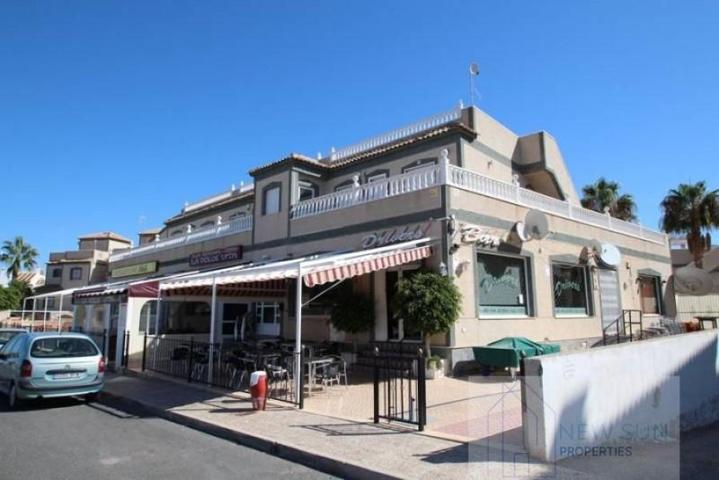 Local comercial en venta en Orihuela Costa, Villamartin photo 0