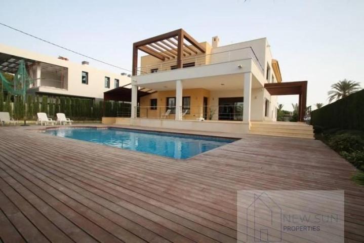 Chalet en venta en Orihuela Costa, Cabo Roig photo 0