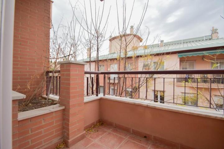 Aticos en venta en Granada, El serrallo photo 0