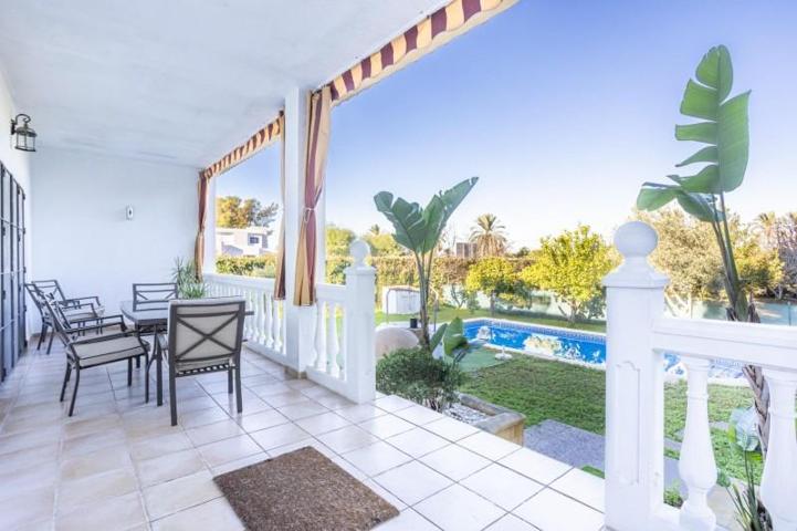 Chalet en venta en Palomares del Río, Andalucia photo 0