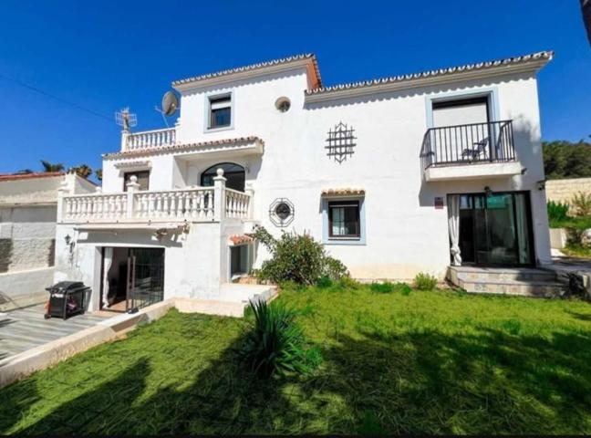 Chalet en venta en Estepona, Costa del Sol photo 0