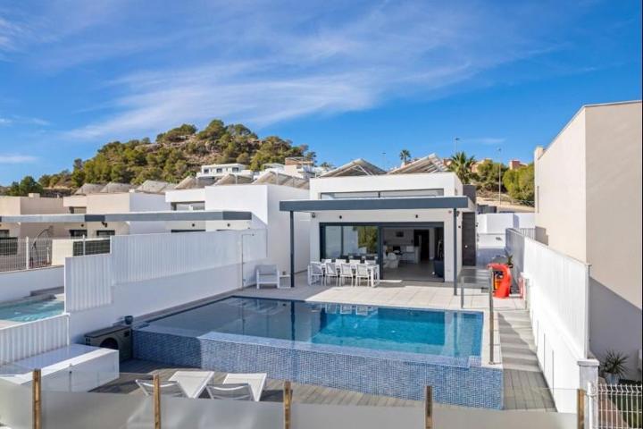 Chalet en venta en San Miguel de Salinas photo 0
