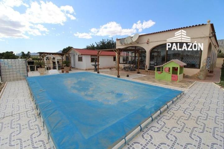 Chalet en venta en Albatera photo 0