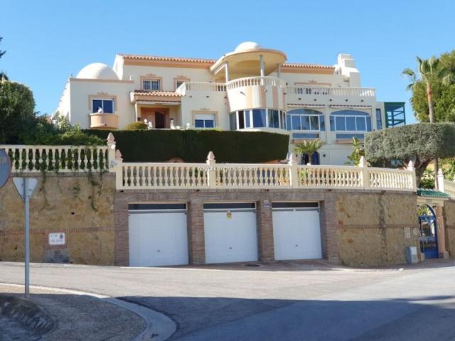 Chalet en venta en Benalmádena, Torrequebrada photo 0